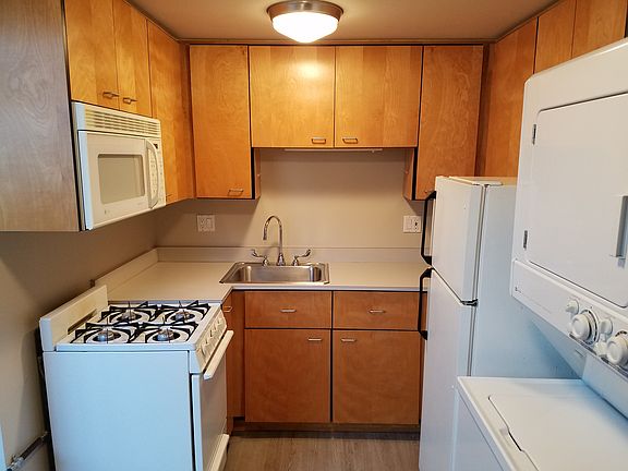 3rd image of 2206 1/2 E Alder St