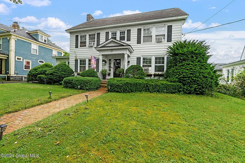 2nd image of 107 Kingsboro Ave Avenue