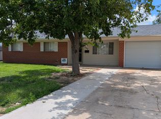 304 Oakwood Dr, Roswell, NM 88201