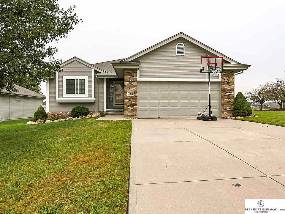 1st image of 2201 Aberdeen Dr