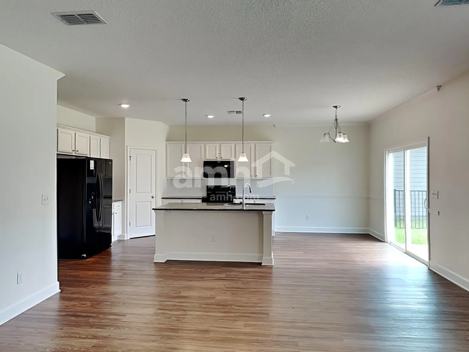 4 bed, 2.5 bath, 2209 sqft, $2,510 — Photo 4