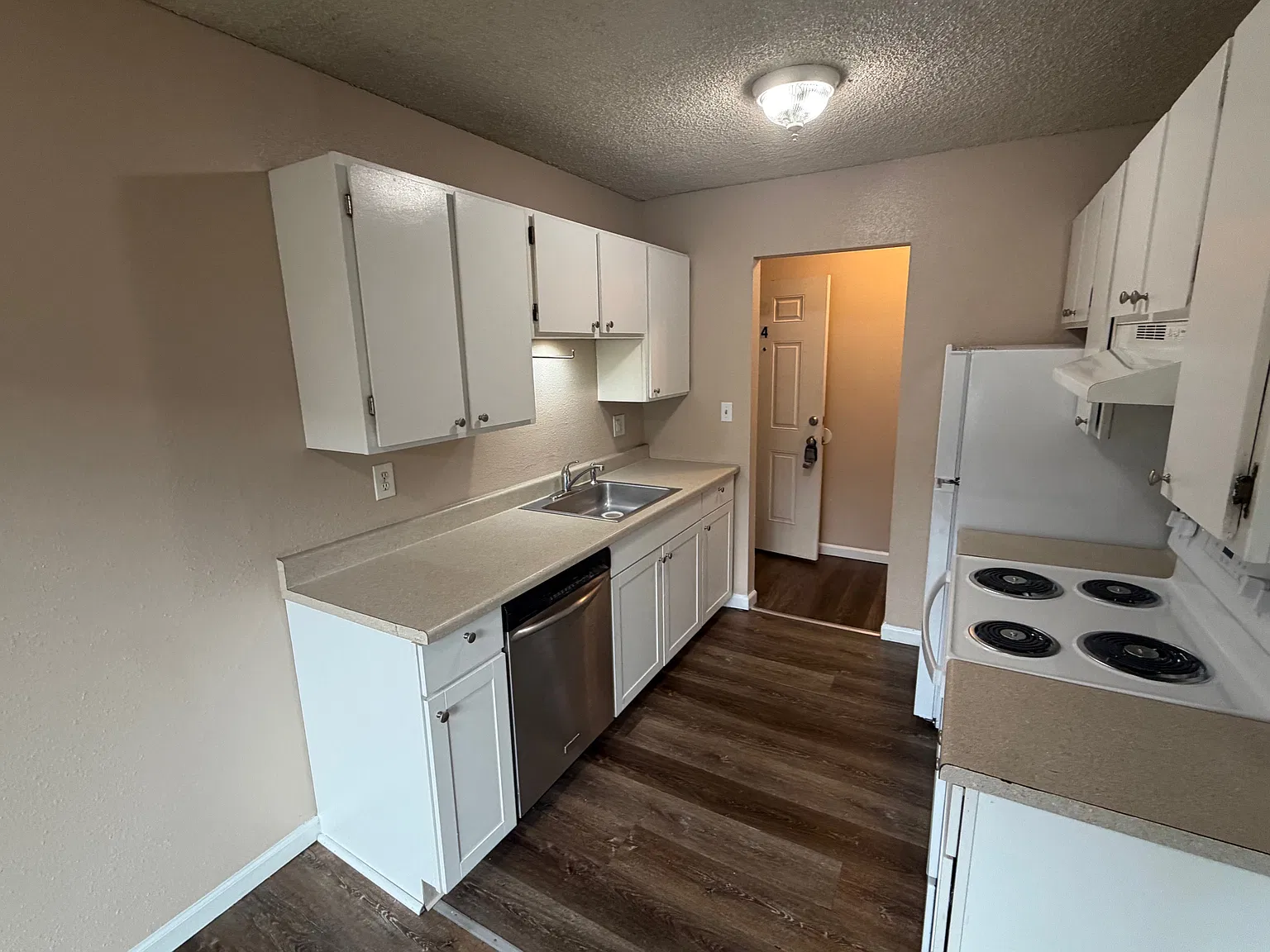 2 bed, 800 sqft, $1,200 — Photo 2