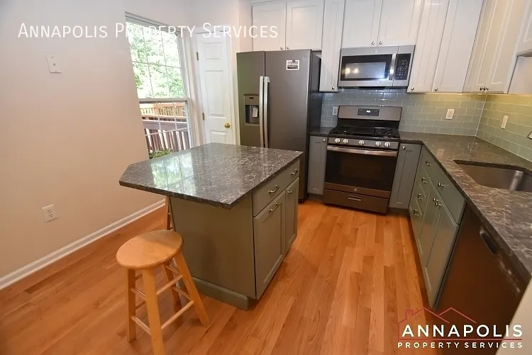 8735 Thornbrook Dr — Photo 3