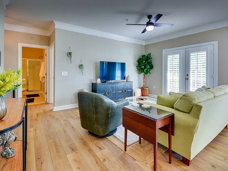 106 Sunset Cir #202 — Photo 3