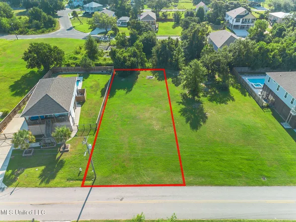 208 White Harbor Rd, Long Beach, MS 39560