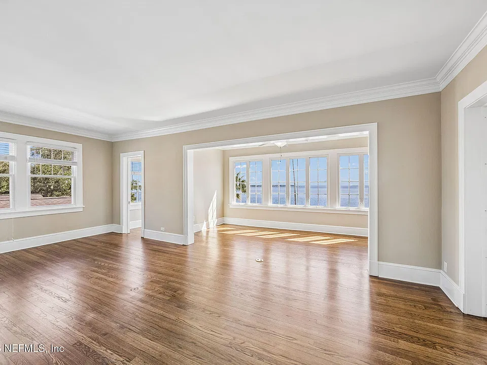 2129 River Blvd #6