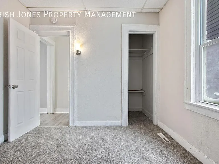 476 Niagara St #2 — Photo 10