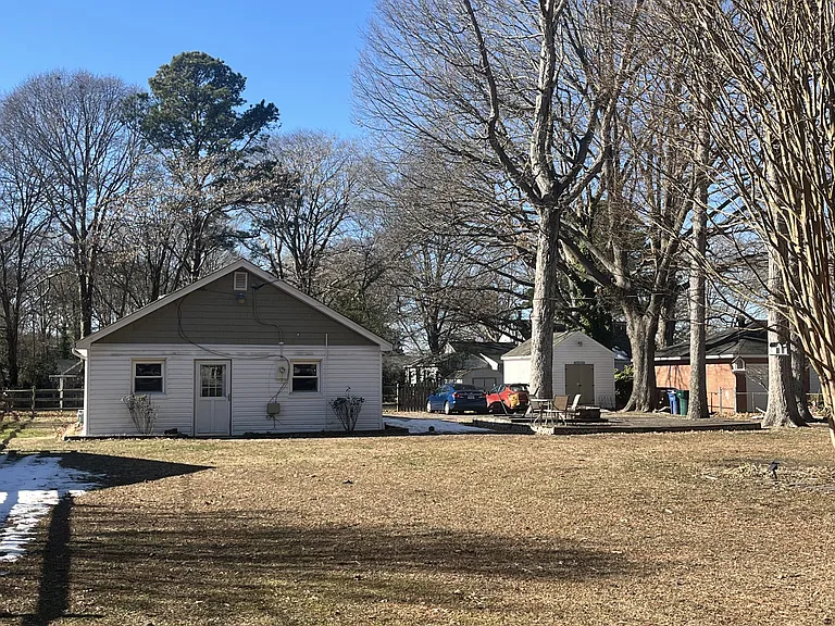 710 Forrest Dr — Photo 2