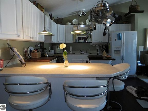 5th image of 1021 E Lincoln St APT 1