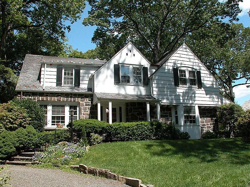 Larchmont Woods Rental