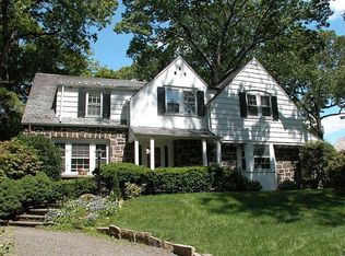 8 Forest Ct, Larchmont, NY 10538