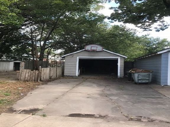 2nd image of 707 Sherman St