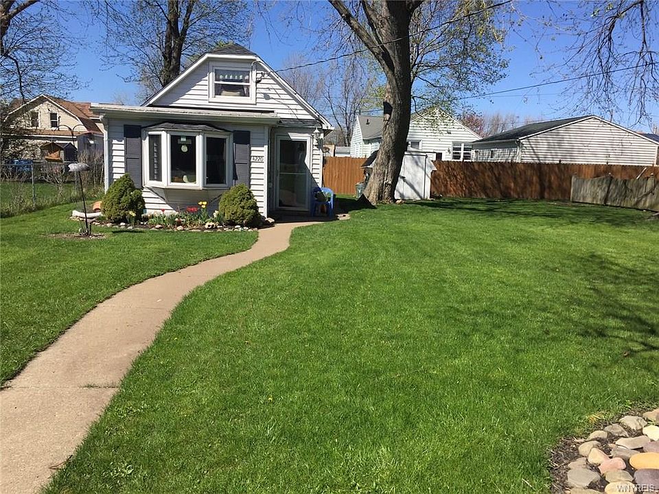 2nd image of 4220 Elmwood Ave