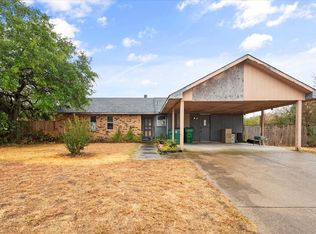 210 Lakewood Dr, Waxahachie, TX 75165