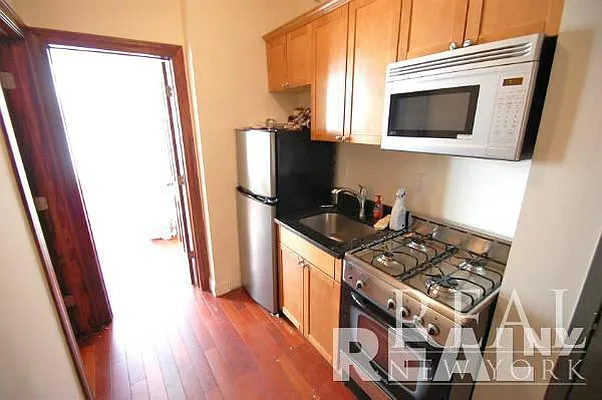 Rented by REAL New York | media 23