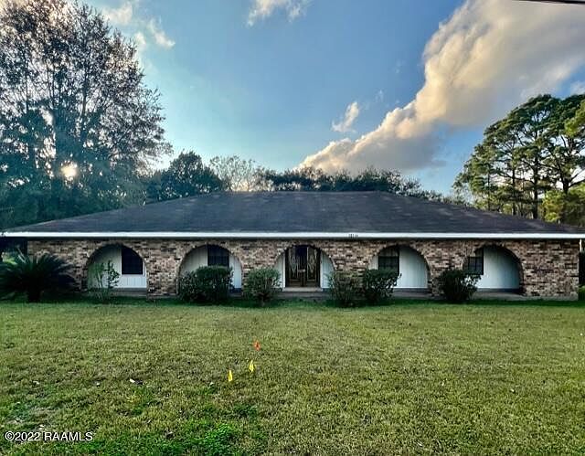 1st image of 101 S Parkwood Dr