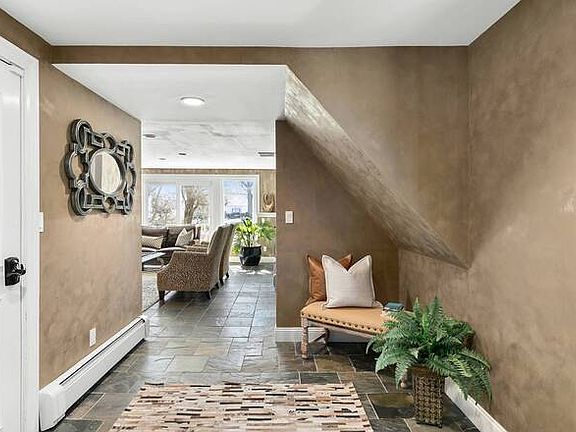 3rd image of 298 Golf Dr