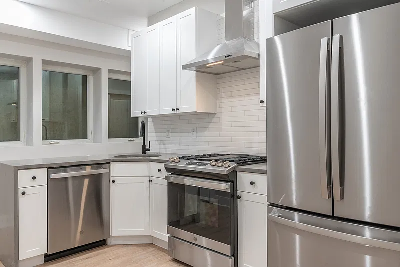 2 bed, 2.0 bath, 886 sqft, $1,675 — Photo 3