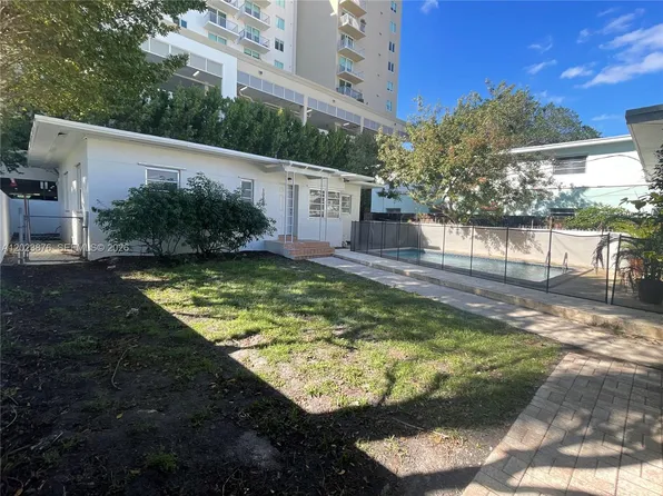 1020 SW 36th Ct, Miami, FL 33135