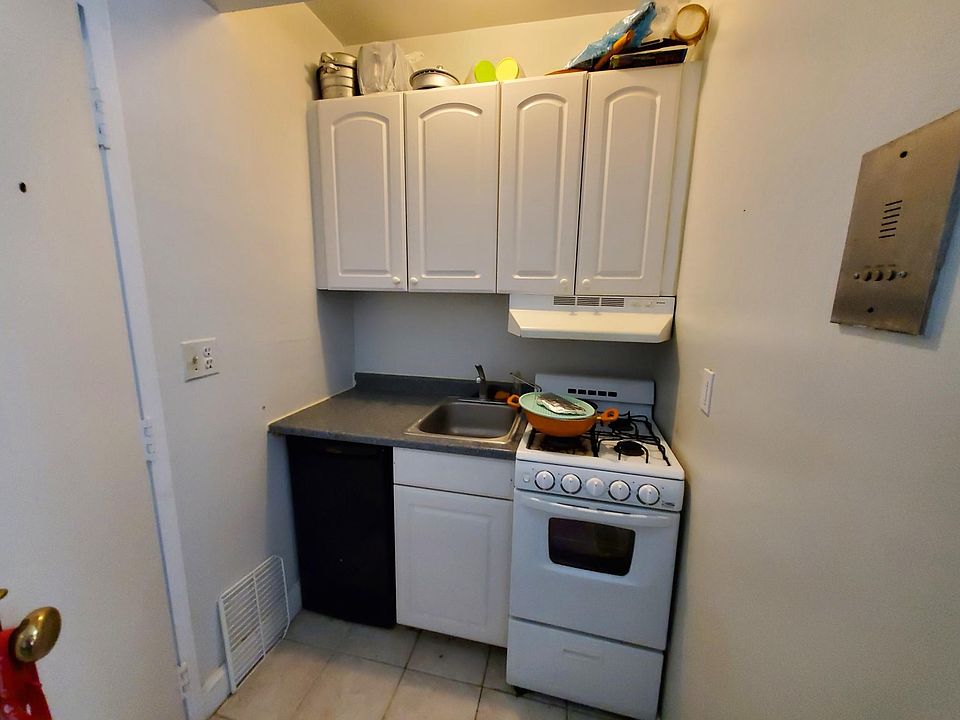 2nd image of 172 Saint Botolph St #8L