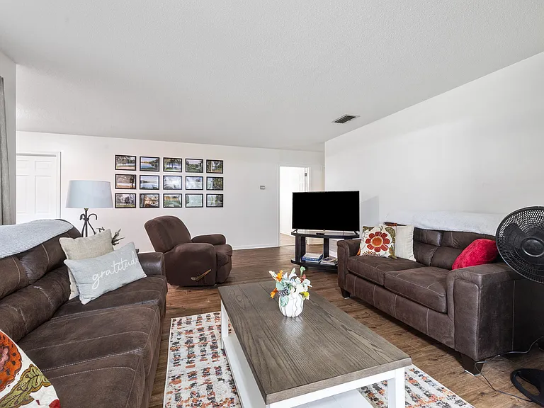 10 Summit Cir — Photo 2