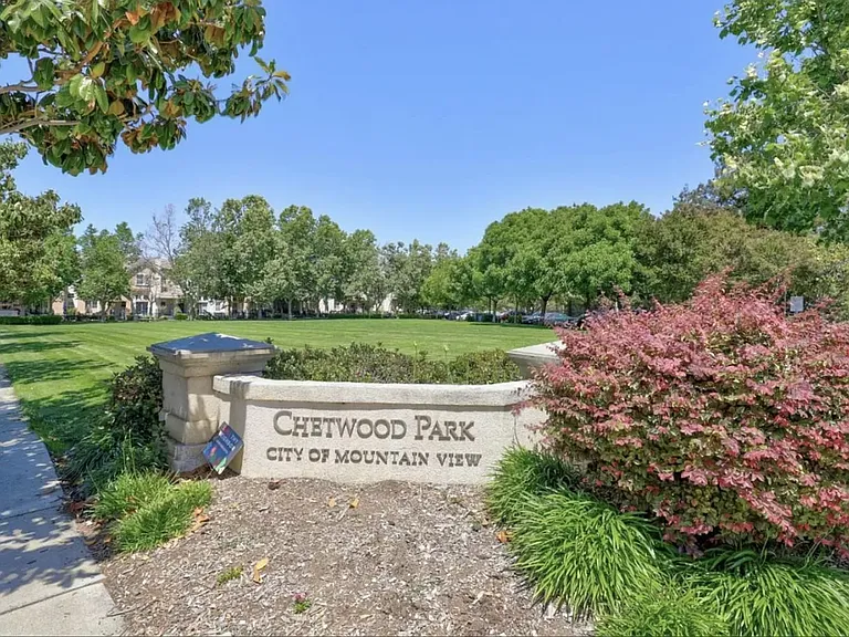 365 Pacific Dr — Photo 12