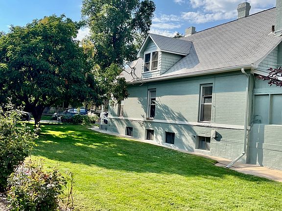 3rd image of 3710 N Mariposa St