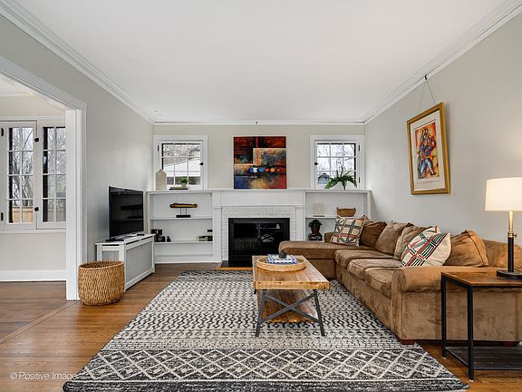 4th image of 802 Clinton Pl