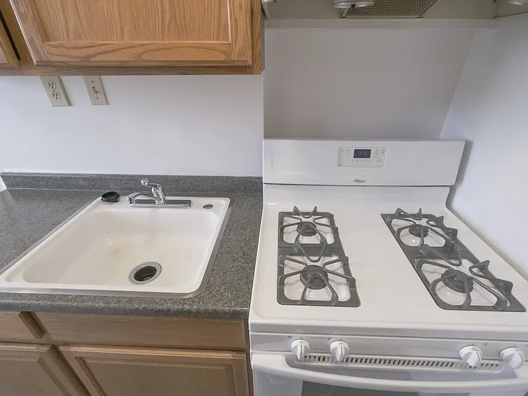 1130 Parkerapartment #202 — Photo 5