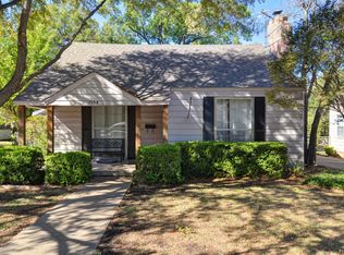 3554 Stadium Dr, Fort Worth, TX 76109