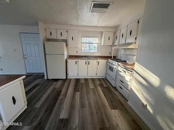 4th image of 2595 S Pipe Creek Drive