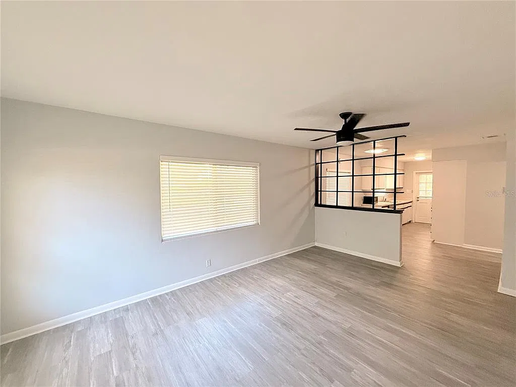3 bed, 2.0 bath, 1068 sqft, $2,150 — Photo 2
