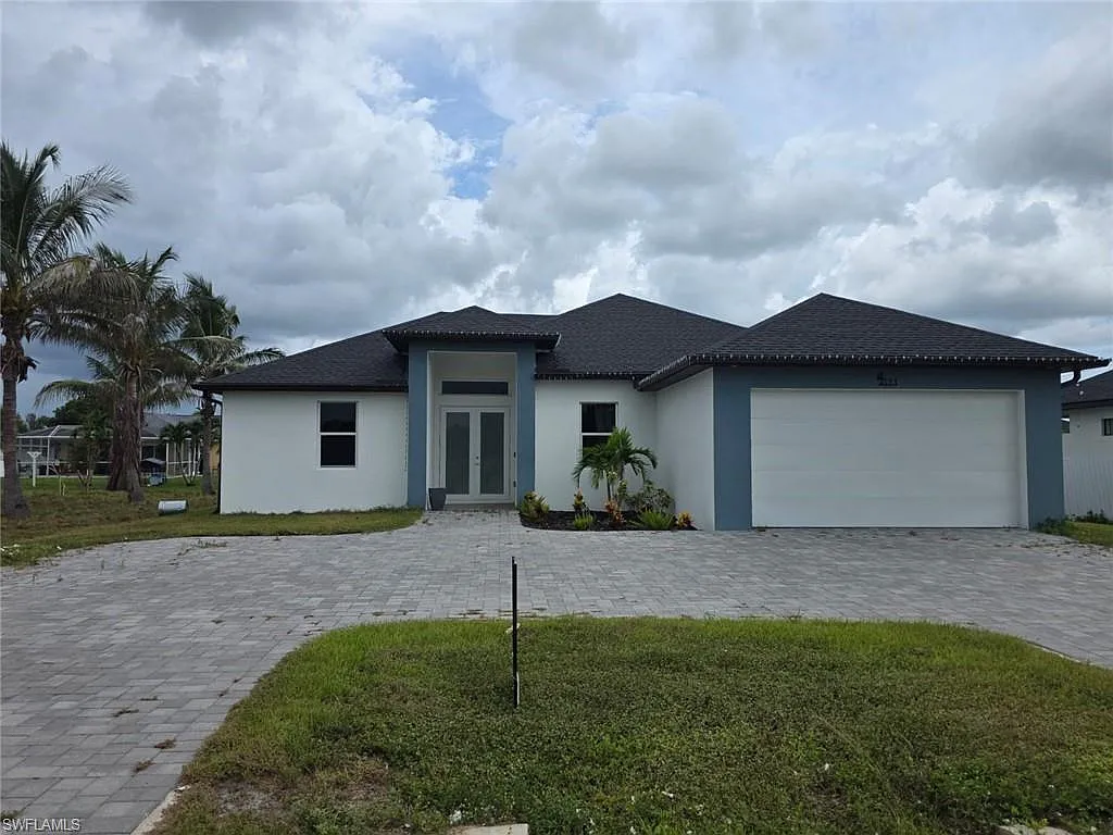 3 bed, 2.0 bath, 1811 sqft, $2,500 — Photo 1