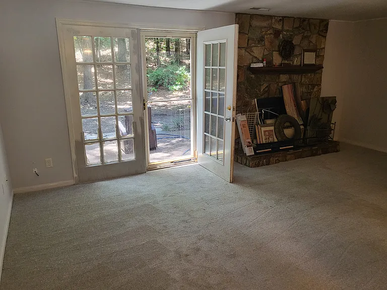 Stephanie Ln — Photo 12