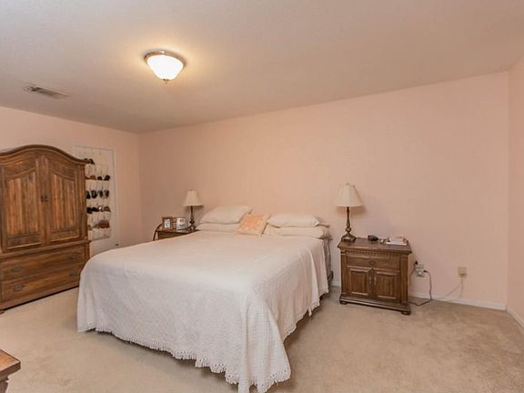 Very spacious room for king size furniture