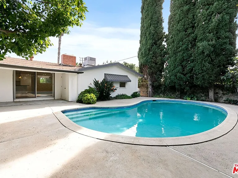 5211 Allott Ave — Photo 17