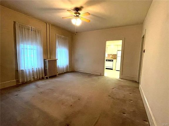 5th image of 810 Thomas St
