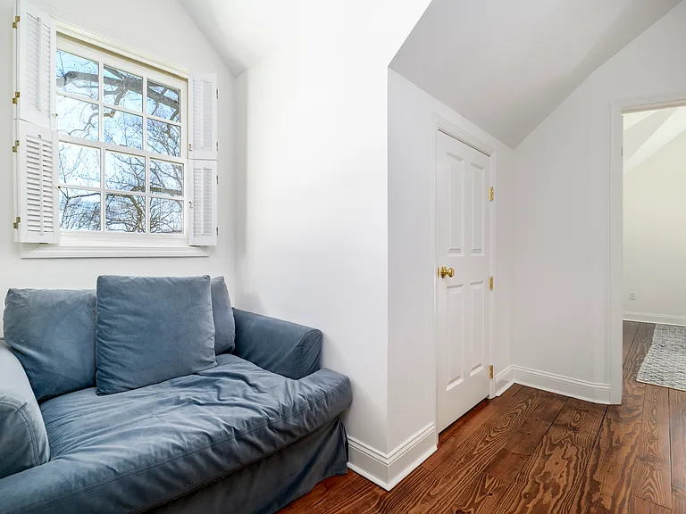 Bedroom level reading nook