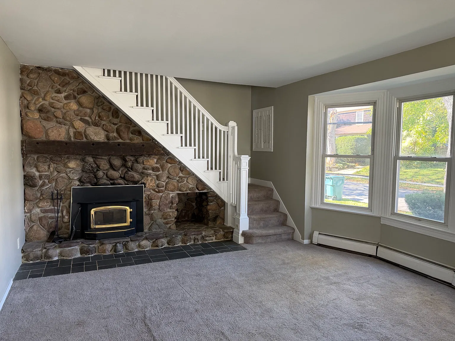 3 bed, 1.5 bath, 1800 sqft, $1,700 — Photo 3