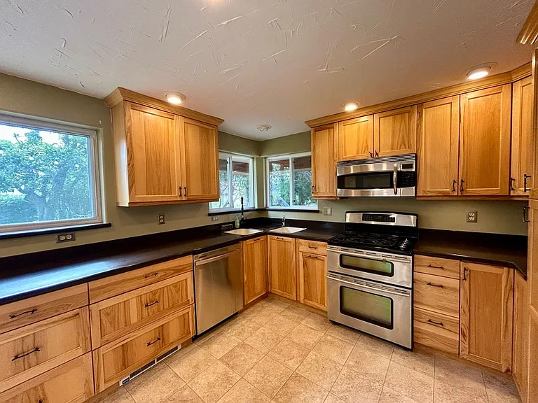 225 Mission View Dr — Photo 10