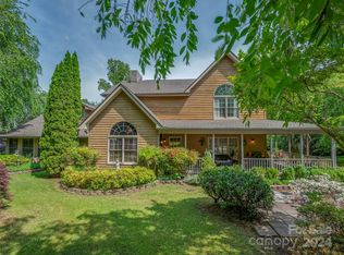 225 Lane Rd, Flat Rock, NC 28731