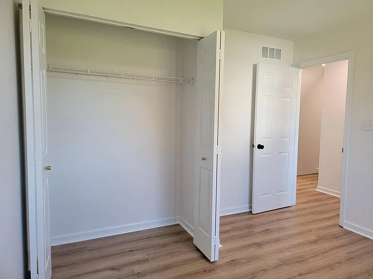 77 Brookfield Rd — Photo 23