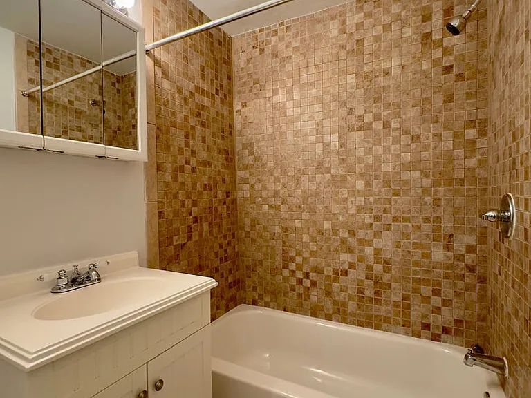 934 S East Ave — Photo 26