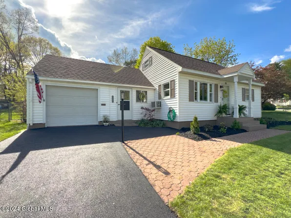 19 Greenway North, Queensbury, NY 12804