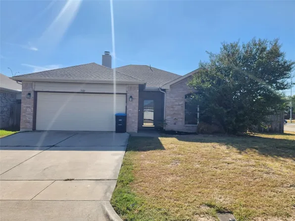 7121 Park Creek Cir W, Fort Worth, TX 76137