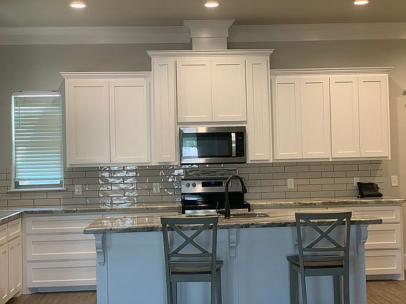 5th image of 306 Mandavilla Way