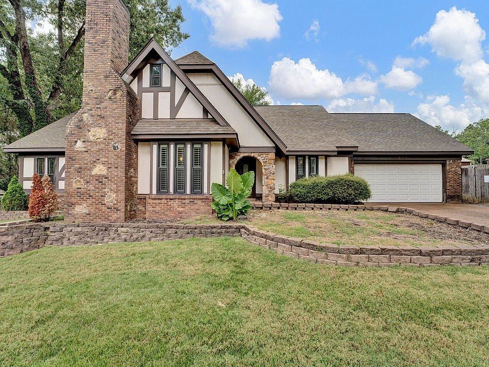 1st image of 2323 E Lake Oaks Dr