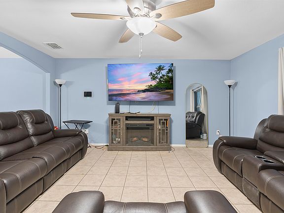 2nd image of 4418 Peacock St