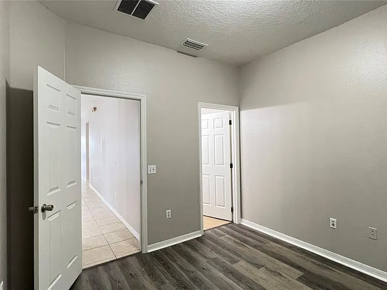 318 Sand Ridge Dr — Photo 8