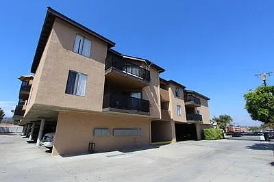 706 W 1st Ave #2 — Photo 3